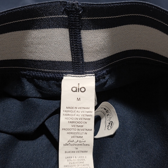 Alo Match Point Short in Navy Size Medium - Picture 5 of 5